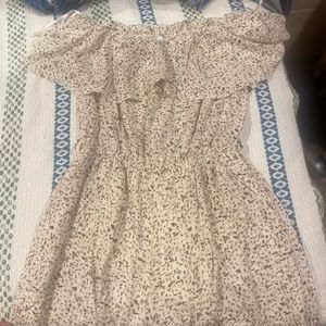 Off the shoulder print romper with pockets! Size M